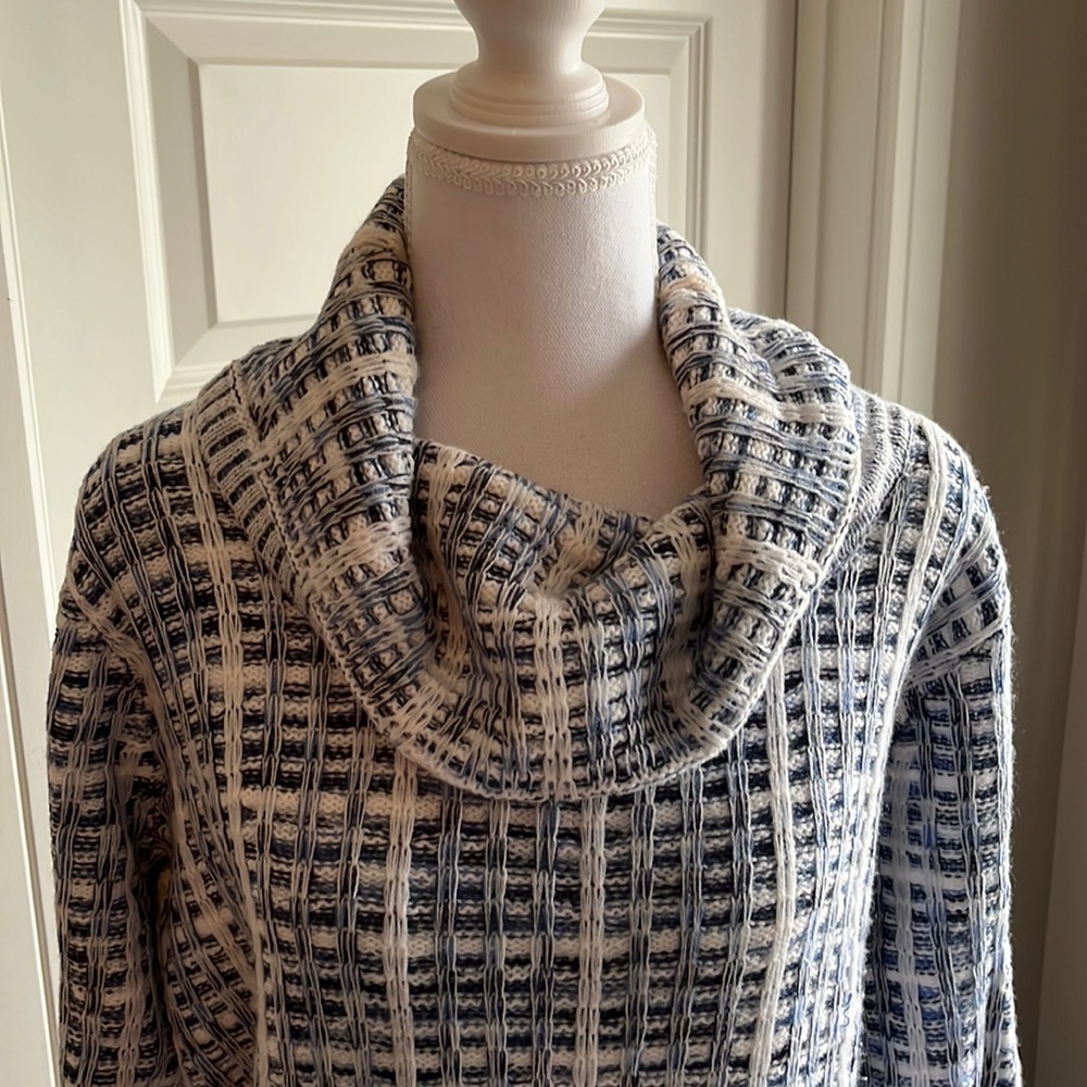 Size M. Comfy Oversized Sweater.